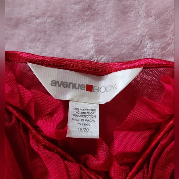 Red Lingerie - Picture 3 of 5